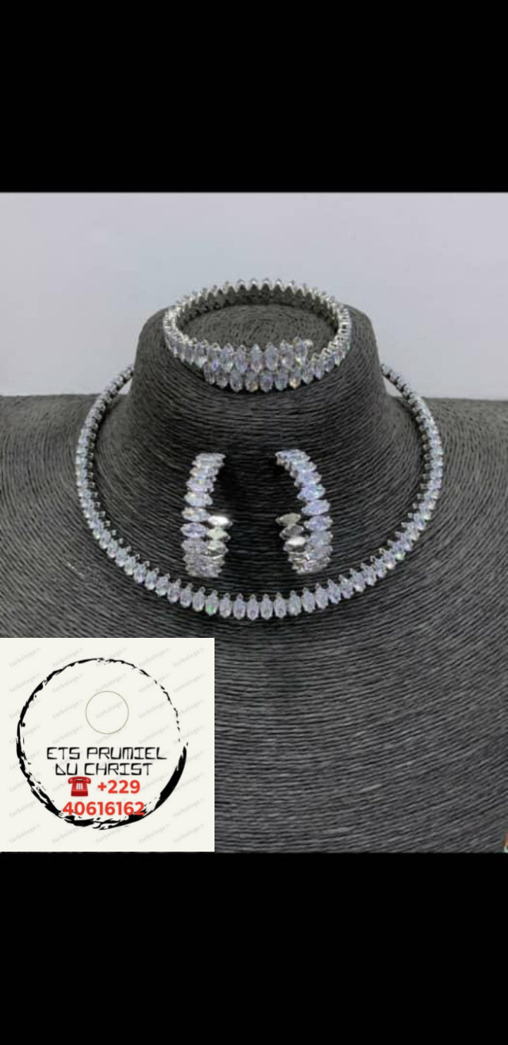 Ensemble composé de collier, bracelet et boucles d'oreilles pour femme